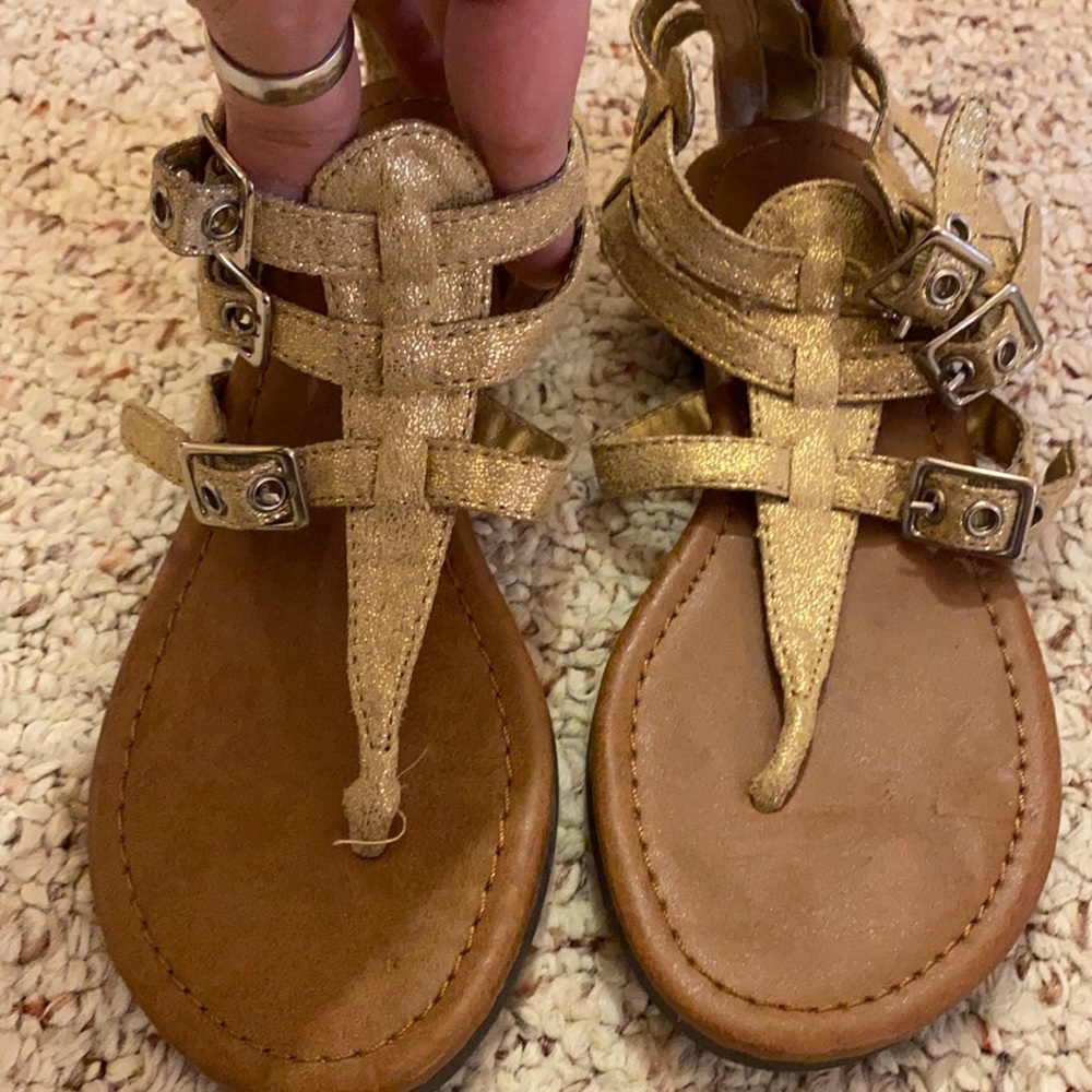 🩴Worn once justice gold sandals